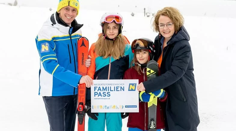NÖ Familienpass: Günstiger Skispaß für Familien in Niederösterreich