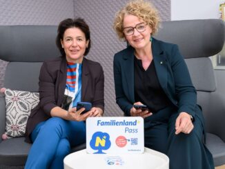 Familien-Landesrätin Christiane Teschl-Hofmeister und Barbara Trettler, Geschäftsführerin der Familienland Niederösterreich GmbH. © NLK Burchhart
